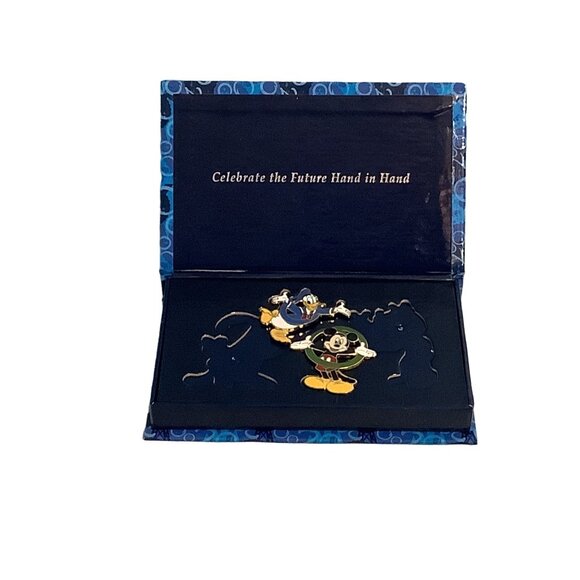 Walt Disney World Mickey Mouse Donald Duck Promotional Pins 2000 Hats Vests New - Picture 3 of 7